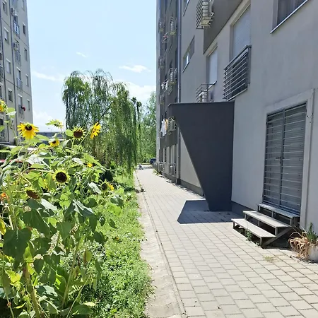Metrok Luxury Two-bedroom Apartment *
